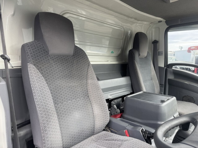 いすゞエルフ冷凍車（冷蔵車）小型（2t・3t）[写真05]