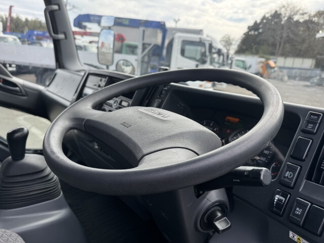 いすゞエルフ冷凍車（冷蔵車）小型（2t・3t）[写真07]