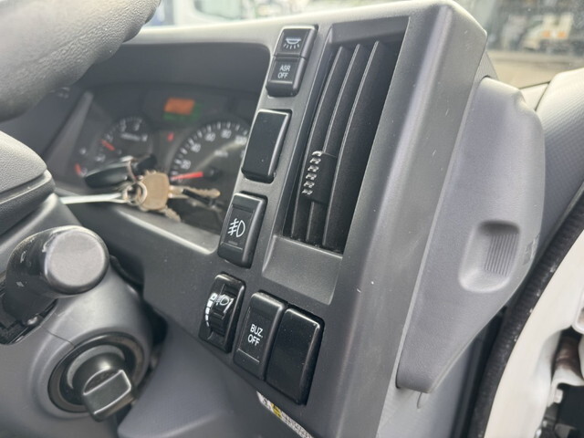 いすゞエルフ冷凍車（冷蔵車）小型（2t・3t）[写真08]