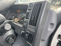 いすゞエルフ冷凍車（冷蔵車）小型（2t・3t）[写真09]