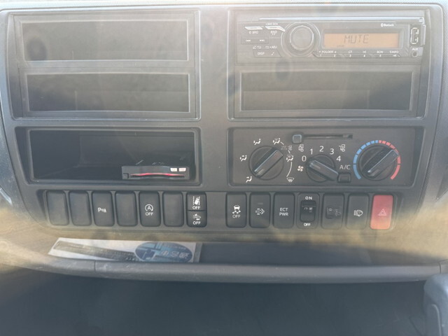 日野デュトロ平ボディ小型（2t・3t）[写真10]