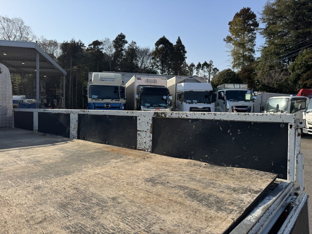 日野デュトロ平ボディ小型（2t・3t）[写真18]