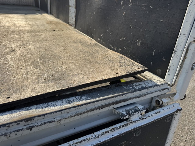 日野デュトロ平ボディ小型（2t・3t）[写真19]