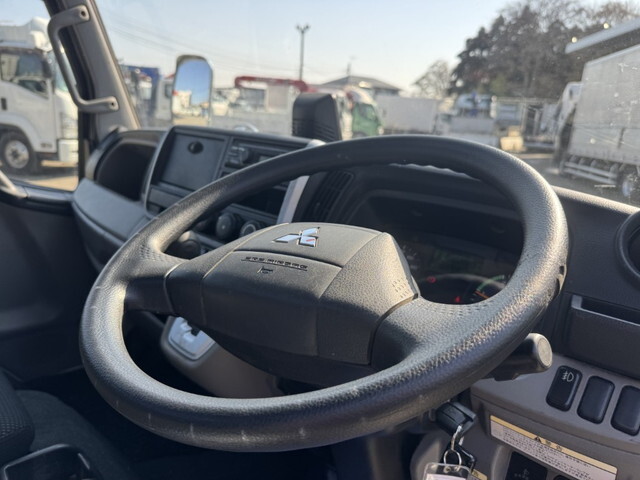 三菱ふそうキャンター平ボディ小型（2t・3t）[写真12]