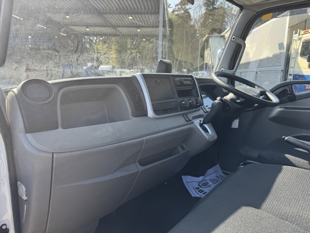 三菱ふそうキャンター平ボディ小型（2t・3t）[写真21]