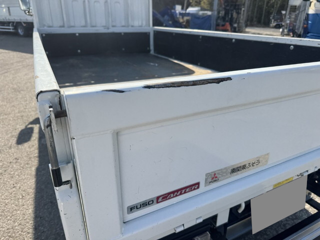 三菱ふそうキャンター平ボディ小型（2t・3t）[写真35]