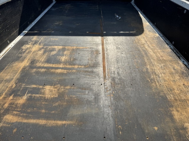 三菱ふそうキャンター平ボディ小型（2t・3t）[写真07]