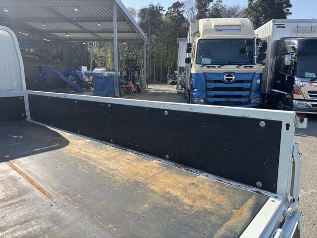 三菱ふそうキャンター平ボディ小型（2t・3t）[写真08]