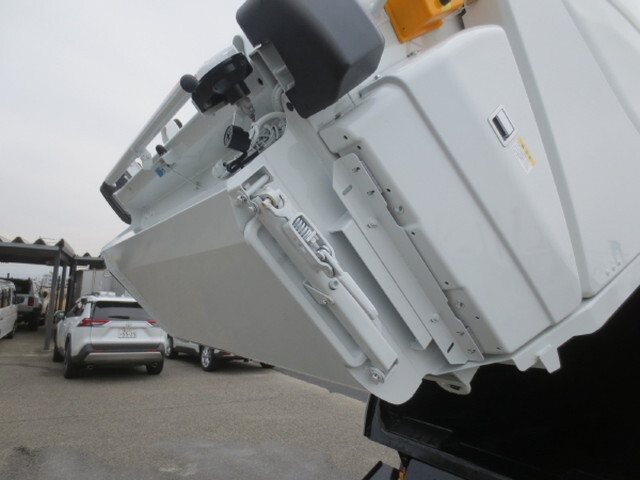 三菱ふそうキャンターパッカー車（塵芥車）小型（2t・3t）[写真15]