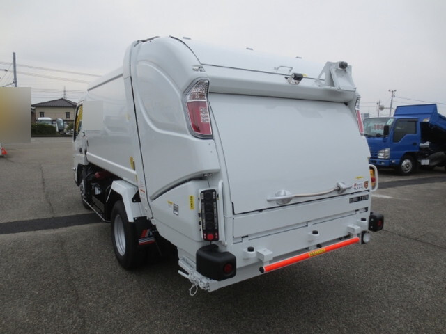 三菱ふそうキャンターパッカー車（塵芥車）小型（2t・3t）[写真02]