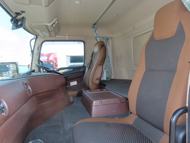 日野プロフィアアルミウイング大型（10t）[写真22]