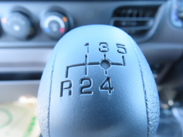 三菱ふそうキャンターコンテナ専用車小型（2t・3t）[写真21]