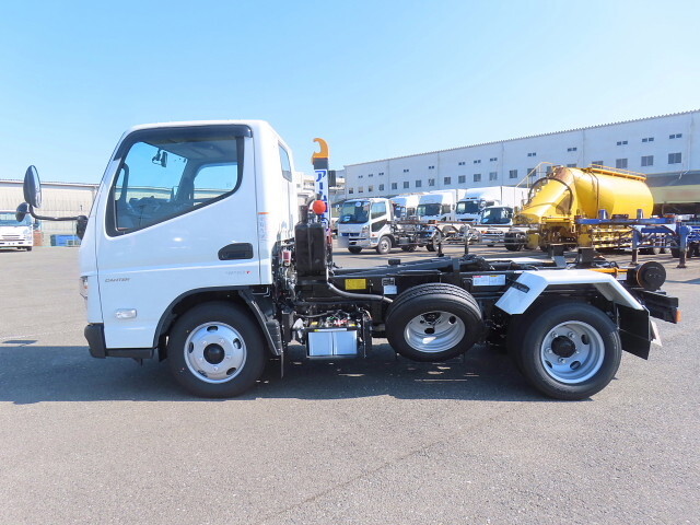三菱ふそうキャンターコンテナ専用車小型（2t・3t）[写真27]