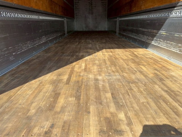 UDトラックスクオンアルミウイング大型（10t）[写真10]