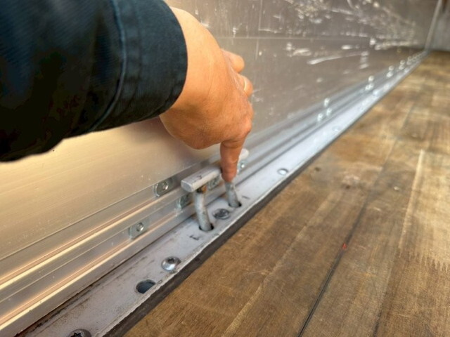 UDトラックスクオンアルミウイング大型（10t）[写真14]