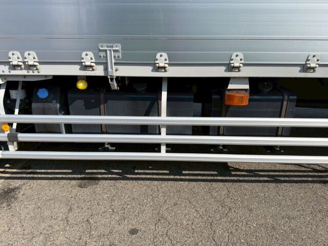 UDトラックスクオンアルミウイング大型（10t）[写真18]