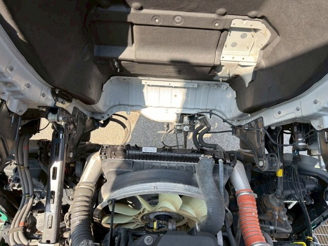 UDトラックスクオンアルミウイング大型（10t）[写真24]