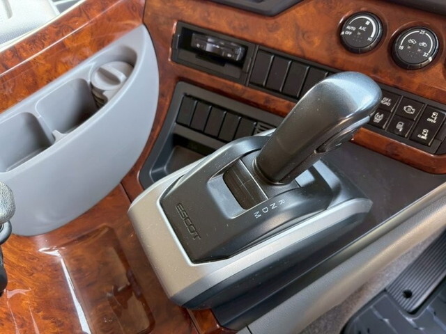 UDトラックスクオンアルミウイング大型（10t）[写真27]