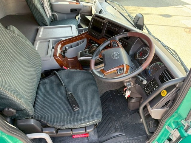 UDトラックスクオンアルミウイング大型（10t）[写真28]