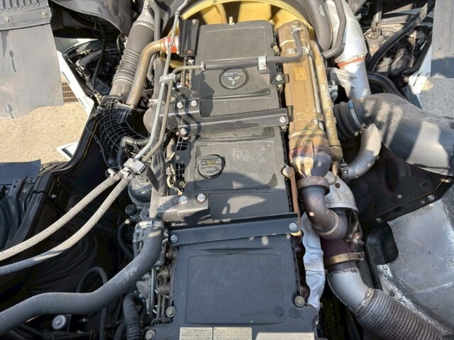 三菱ふそうスーパーグレートトレーラーヘッド（トラクターヘッド）大型（10t）[写真13]