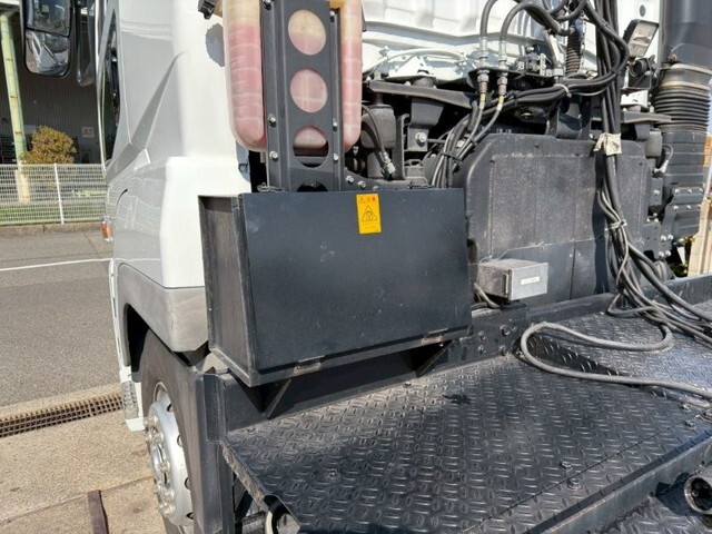 三菱ふそうスーパーグレートトレーラーヘッド（トラクターヘッド）大型（10t）[写真09]