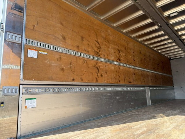 UDトラックスクオンアルミウイング大型（10t）[写真12]