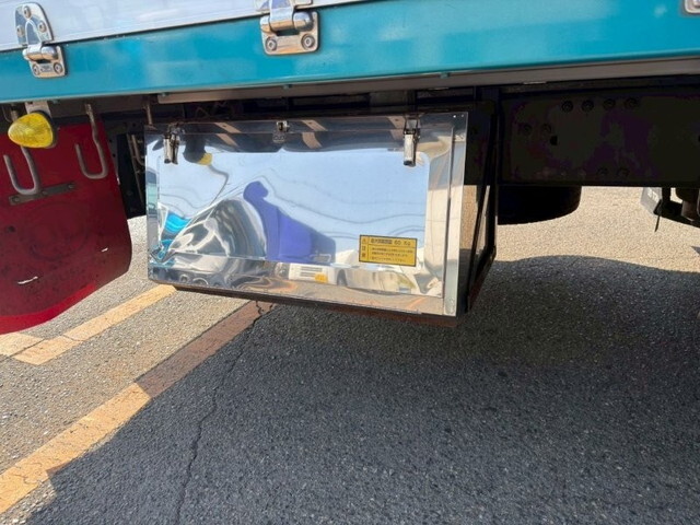 UDトラックスクオンアルミウイング大型（10t）[写真18]