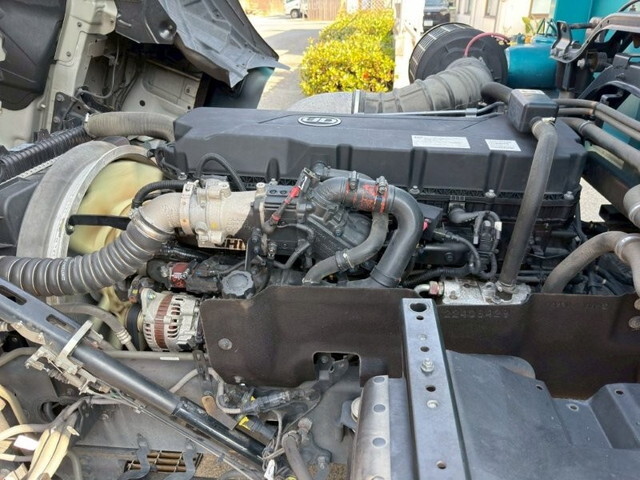 UDトラックスクオンアルミウイング大型（10t）[写真24]