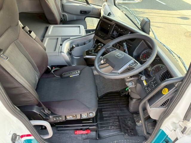 UDトラックスクオンアルミウイング大型（10t）[写真31]