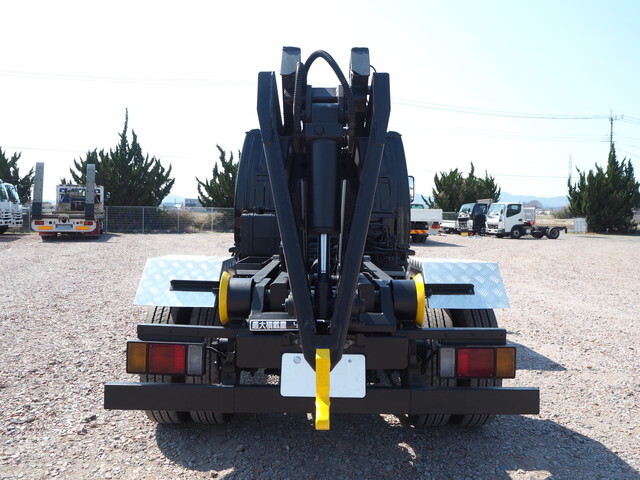 いすゞエルフコンテナ専用車小型（2t・3t）[写真13]