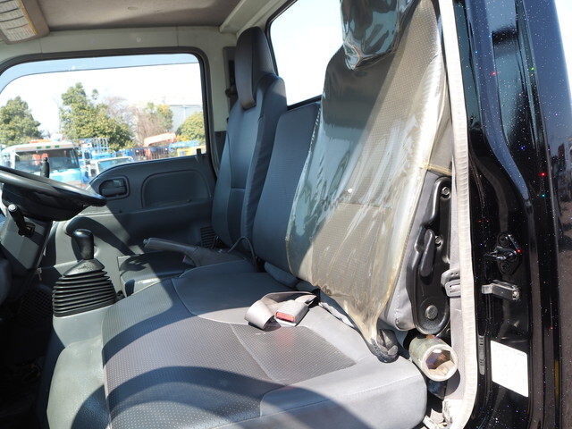 いすゞエルフコンテナ専用車小型（2t・3t）[写真32]