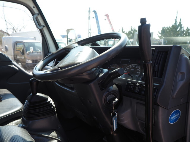 いすゞエルフコンテナ専用車小型（2t・3t）[写真35]