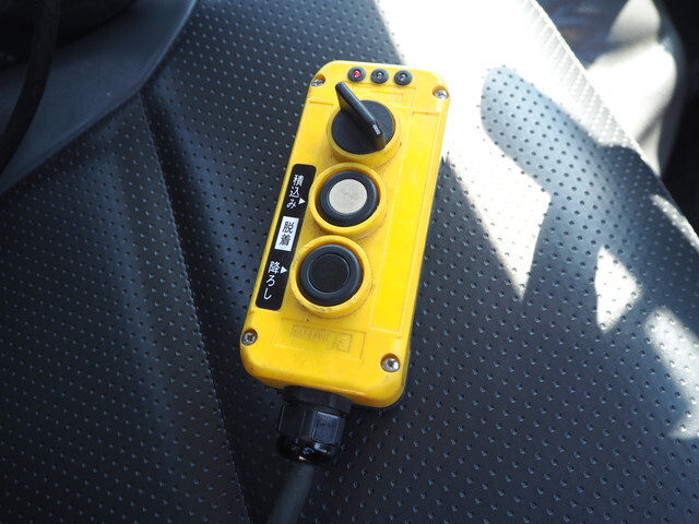 いすゞエルフコンテナ専用車小型（2t・3t）[写真36]