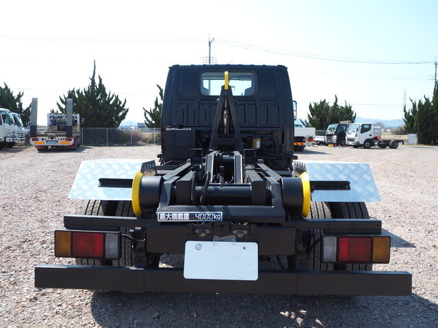 いすゞエルフコンテナ専用車小型（2t・3t）[写真05]