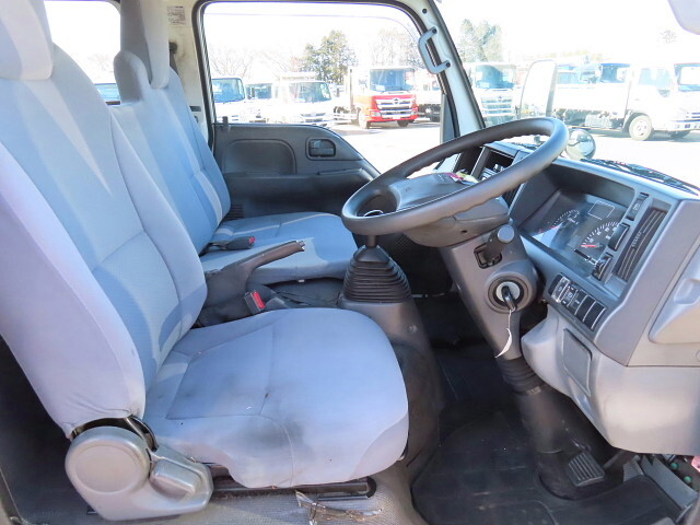 いすゞエルフダブルキャブ（Wキャブ）小型（2t・3t）[写真16]