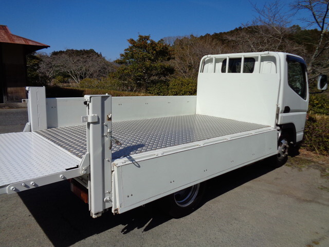 三菱ふそうキャンター平ボディ小型（2t・3t）[写真10]