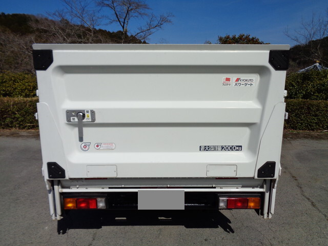 三菱ふそうキャンター平ボディ小型（2t・3t）[写真14]