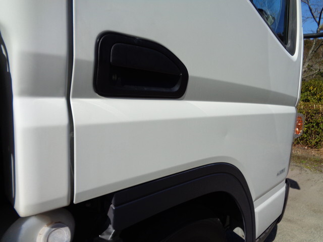 三菱ふそうキャンター平ボディ小型（2t・3t）[写真15]