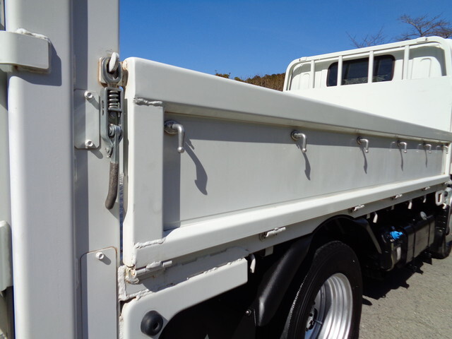 三菱ふそうキャンター平ボディ小型（2t・3t）[写真17]