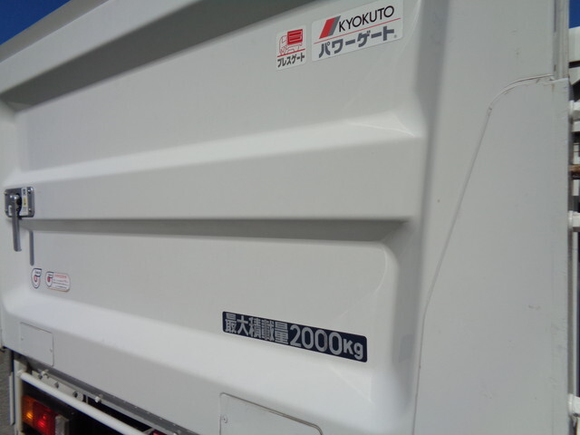 三菱ふそうキャンター平ボディ小型（2t・3t）[写真19]