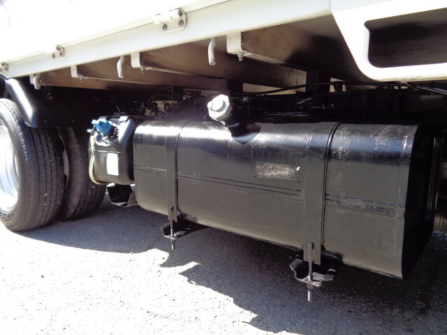 三菱ふそうキャンター平ボディ小型（2t・3t）[写真23]