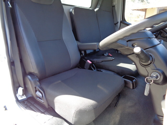 三菱ふそうキャンター平ボディ小型（2t・3t）[写真30]