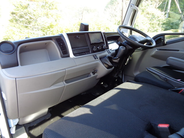 三菱ふそうキャンター平ボディ小型（2t・3t）[写真31]