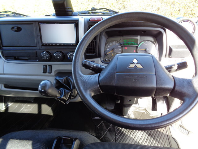 三菱ふそうキャンター平ボディ小型（2t・3t）[写真34]