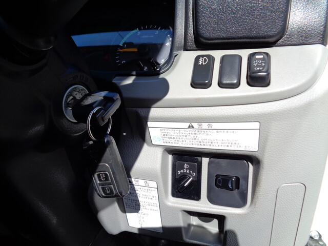 三菱ふそうキャンター平ボディ小型（2t・3t）[写真37]