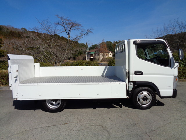 三菱ふそうキャンター平ボディ小型（2t・3t）[写真07]