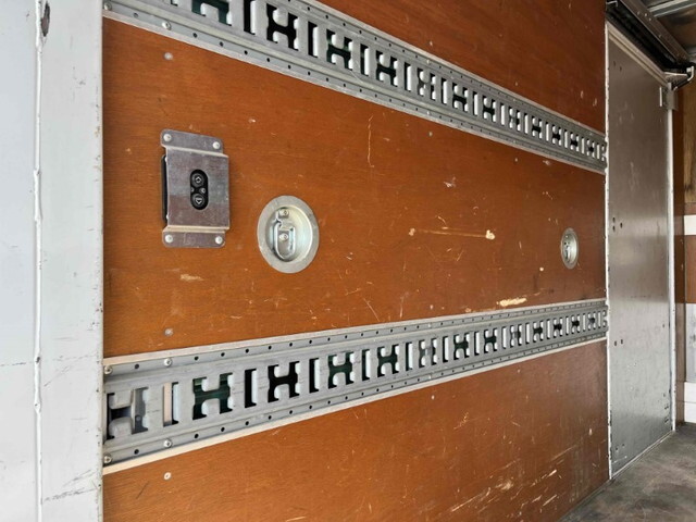 三菱ふそうキャンターアルミバン小型（2t・3t）[写真12]