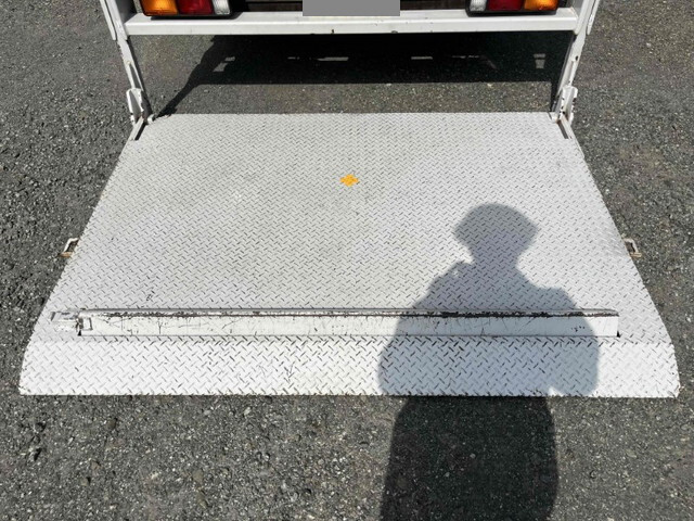 三菱ふそうキャンターアルミバン小型（2t・3t）[写真19]