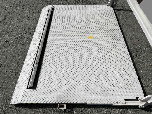 三菱ふそうキャンターアルミバン小型（2t・3t）[写真20]