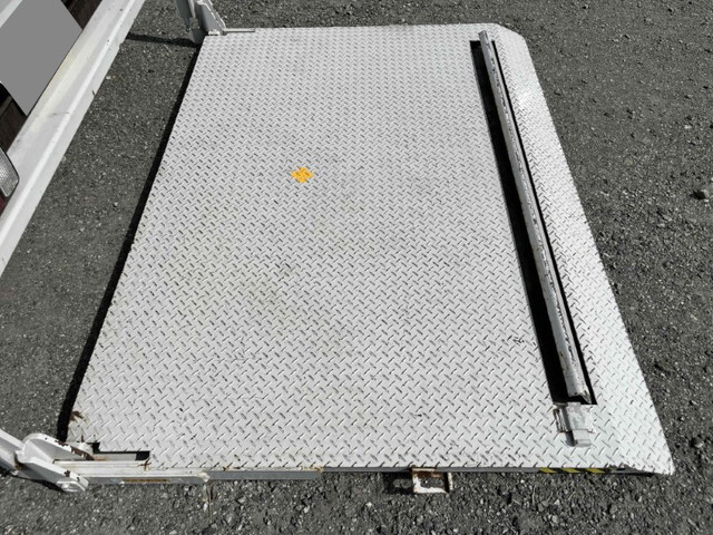 三菱ふそうキャンターアルミバン小型（2t・3t）[写真21]